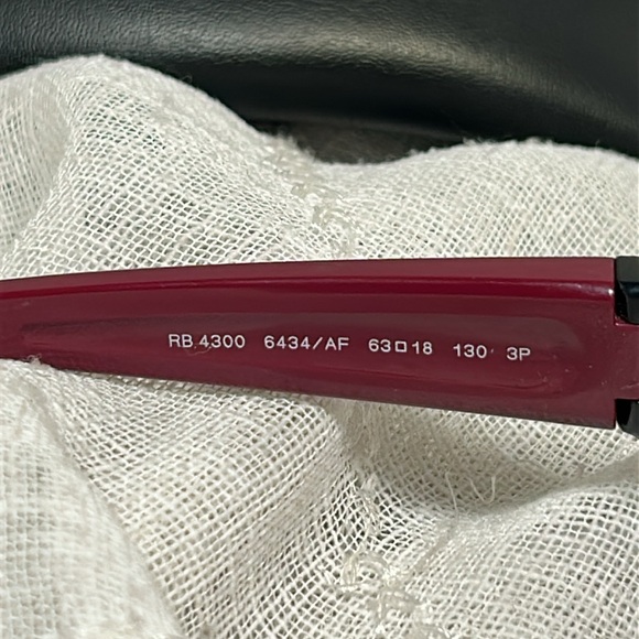 Ray-Ban Polarized sunglasses with case - Picture 6 of 14